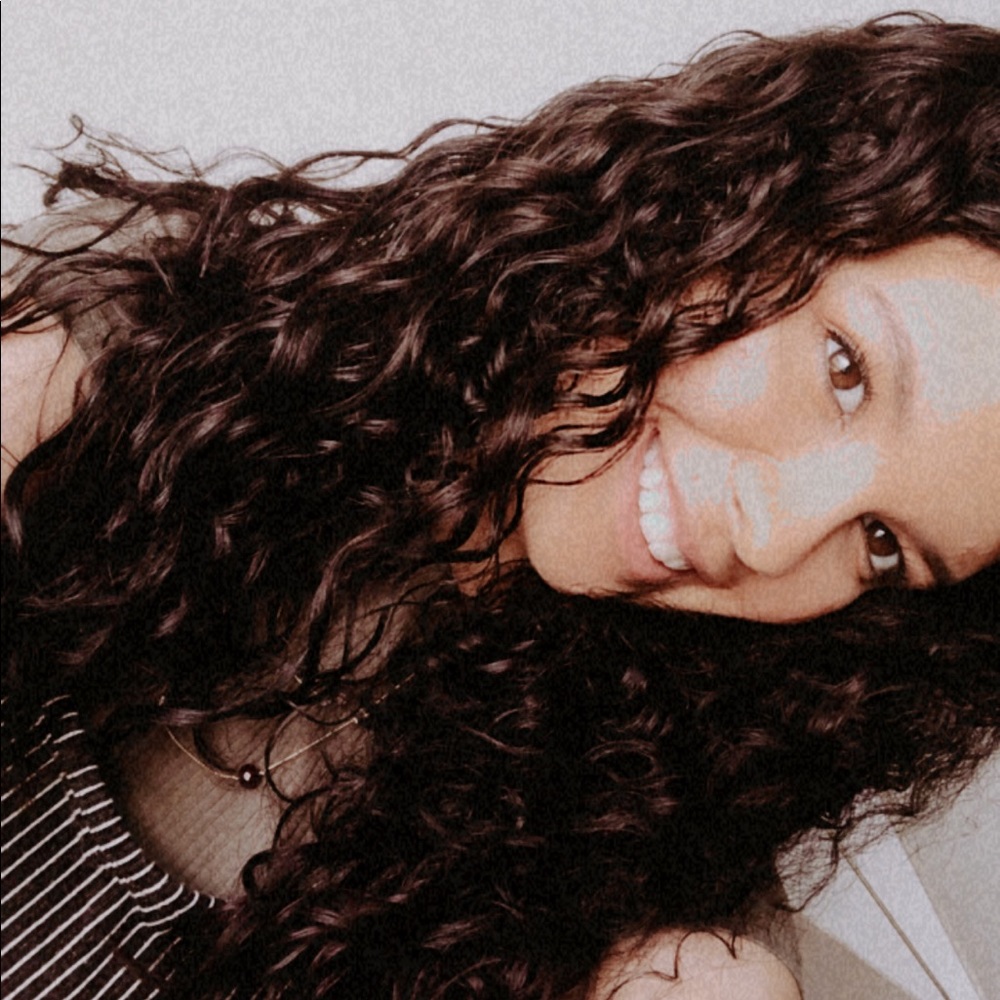 Meet your Posher, Ana